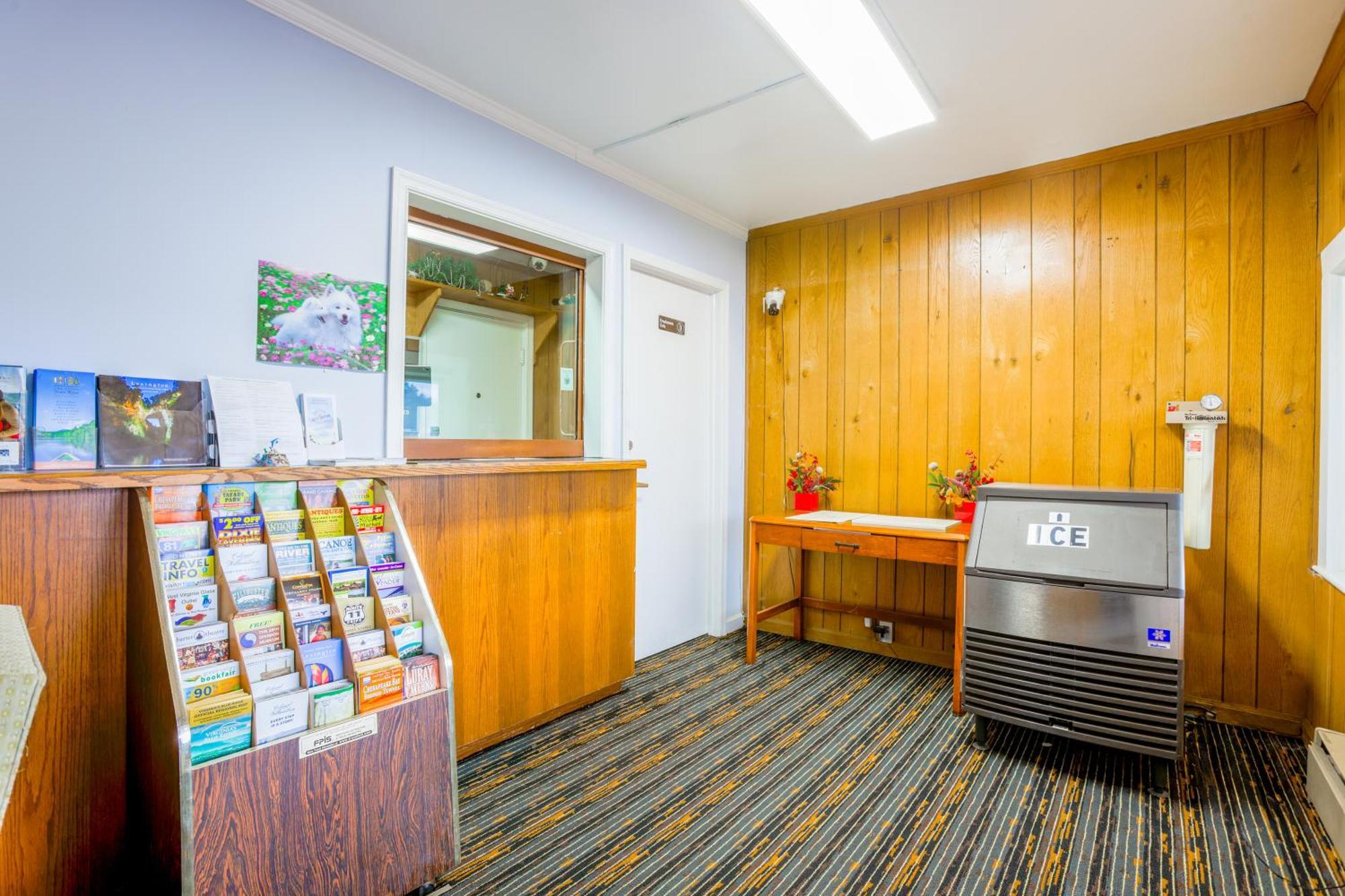 Relax Inn By Oyo Natural Bridge I-81 エクステリア 写真