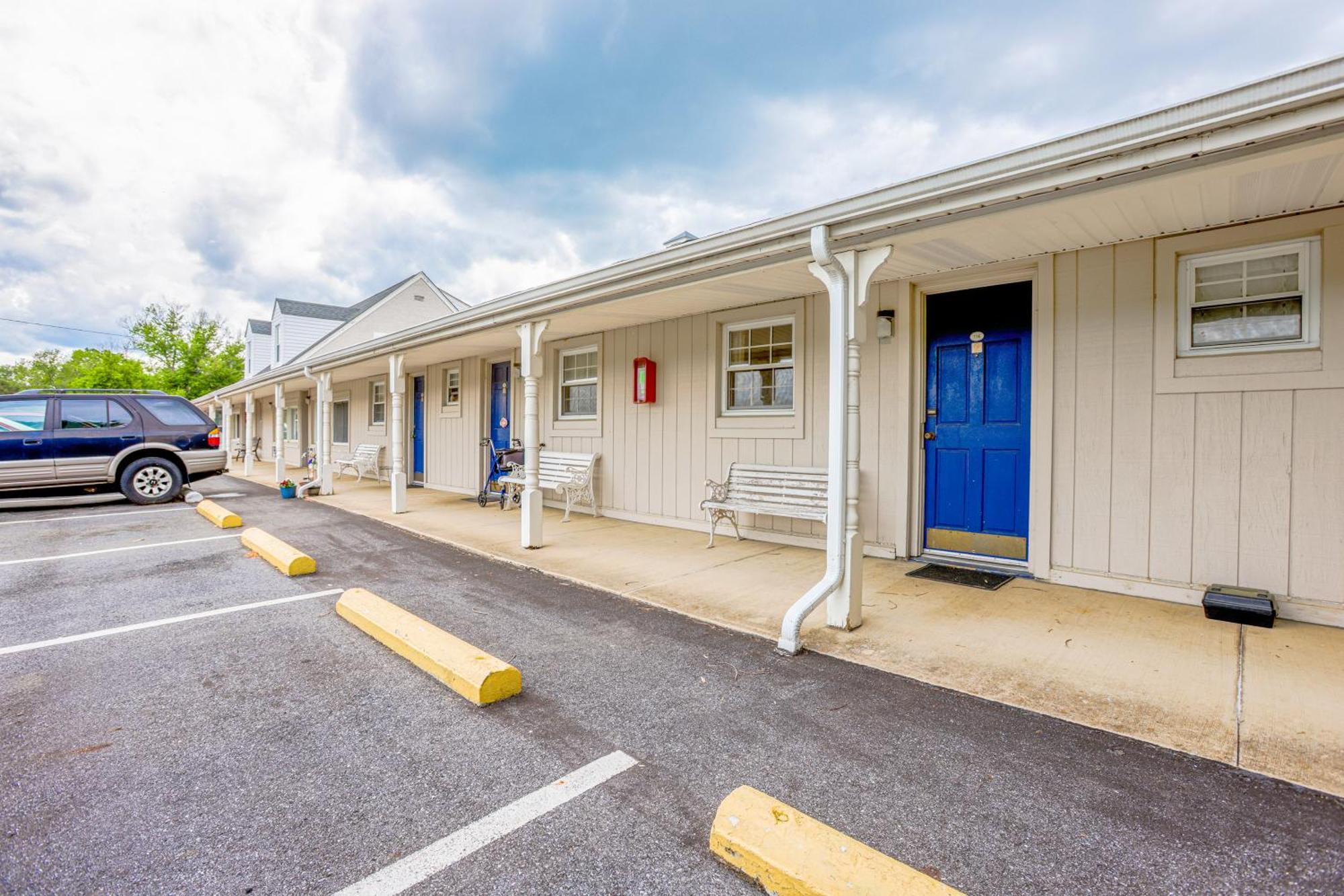 Relax Inn By Oyo Natural Bridge I-81 エクステリア 写真
