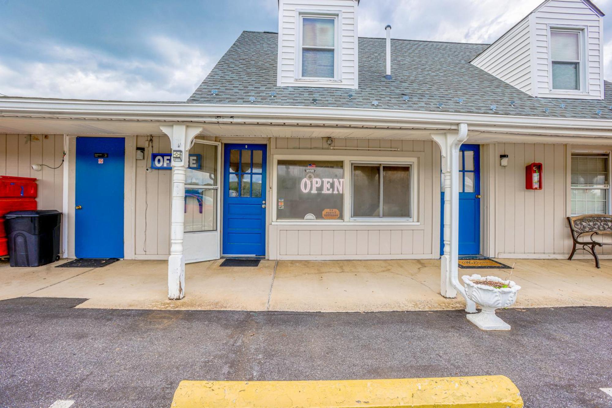 Relax Inn By Oyo Natural Bridge I-81 エクステリア 写真