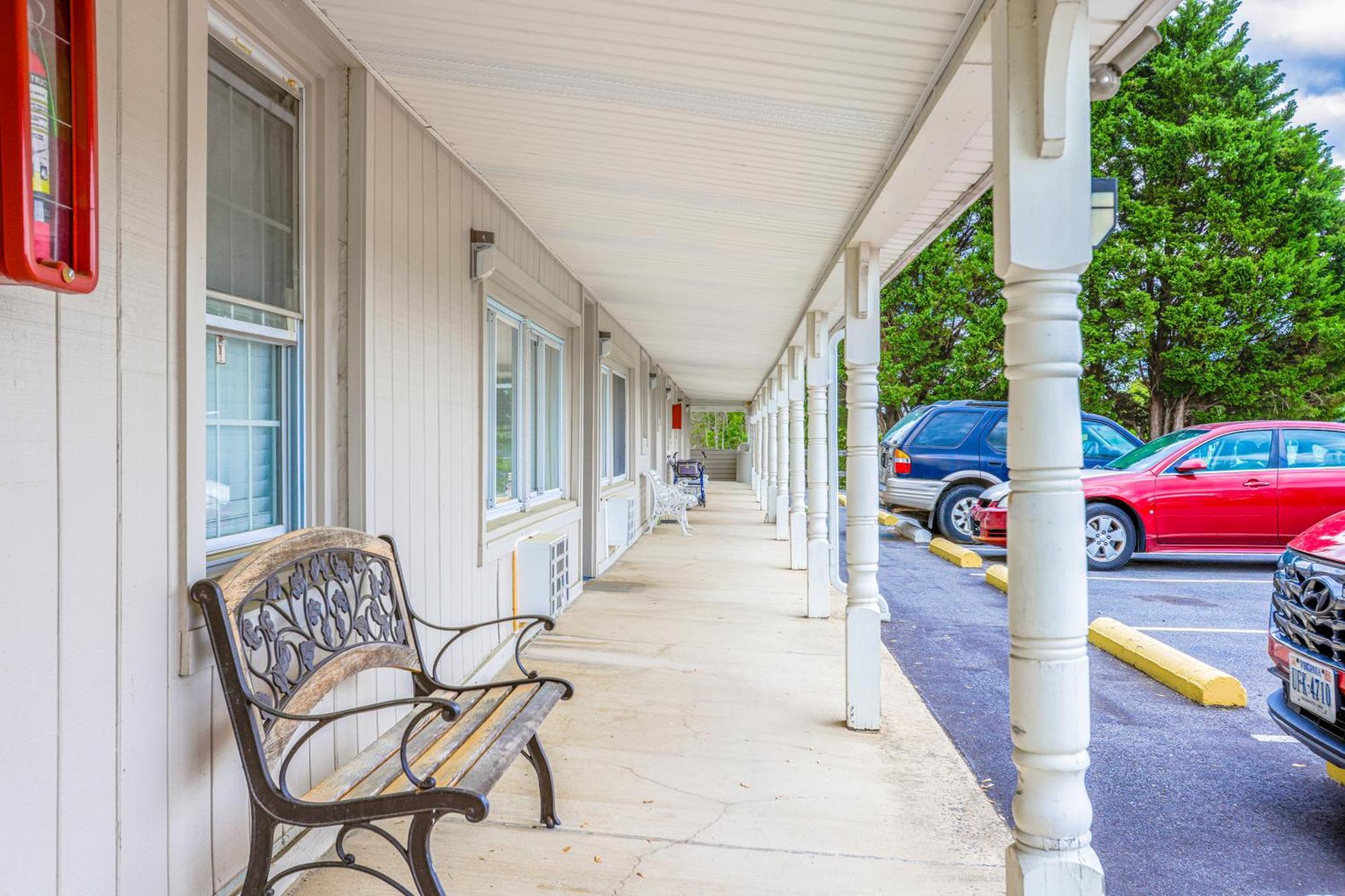 Relax Inn By Oyo Natural Bridge I-81 エクステリア 写真